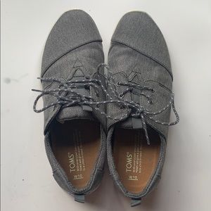 Toms casual tennis shoes